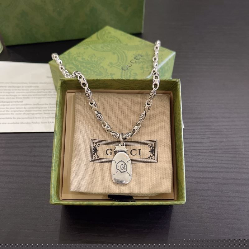 G*u*i necklaces